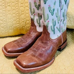 Cactus topped Ariat Cowgirl boots **New with tags